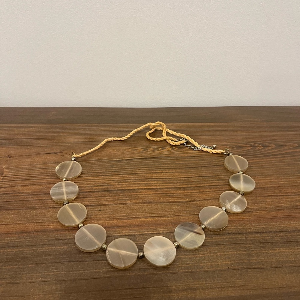Necklace Resin circles
good condition